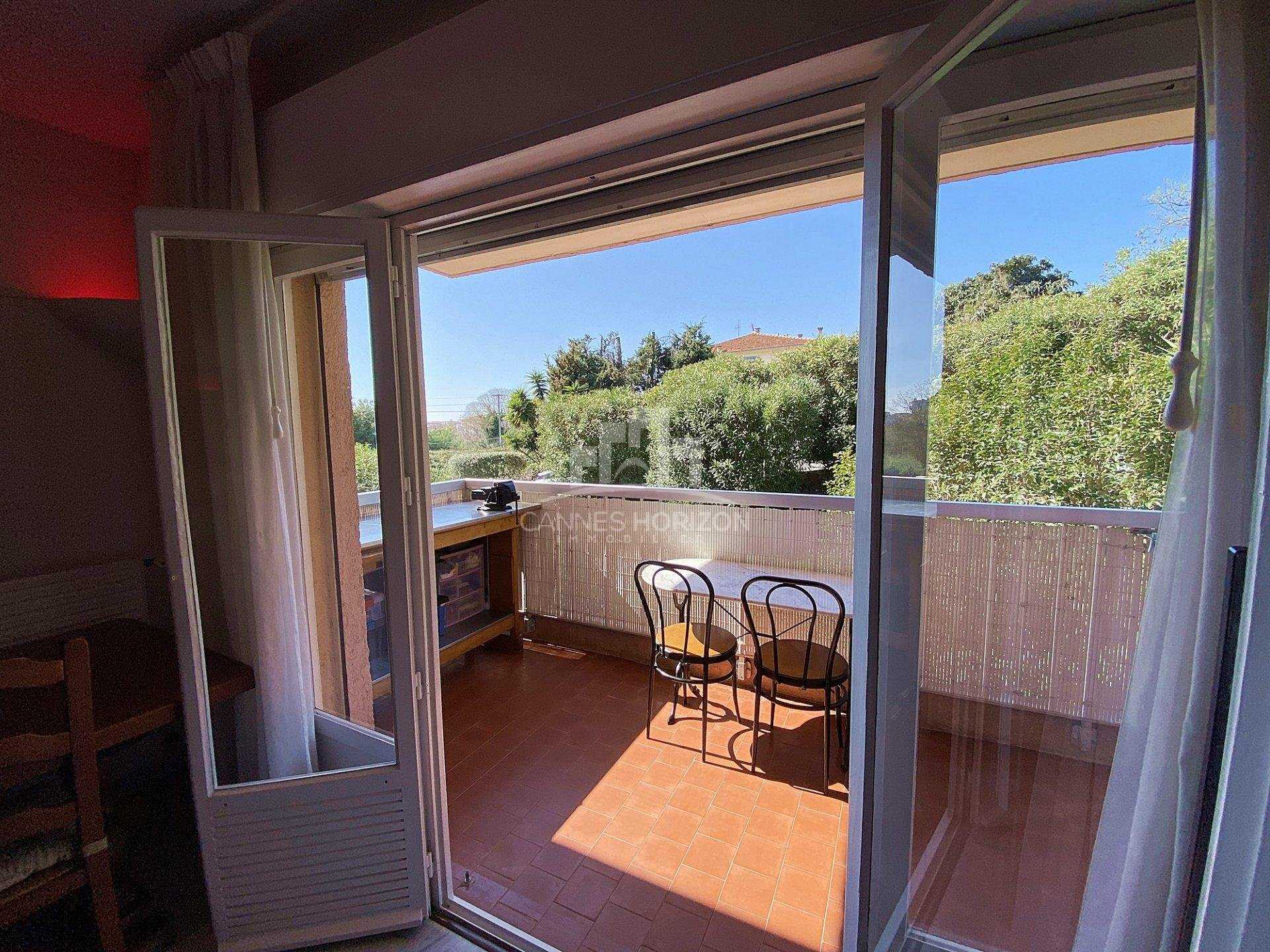 Condominium in La Bocca, Provence-Alpes-Cote d'Azur 11636375
