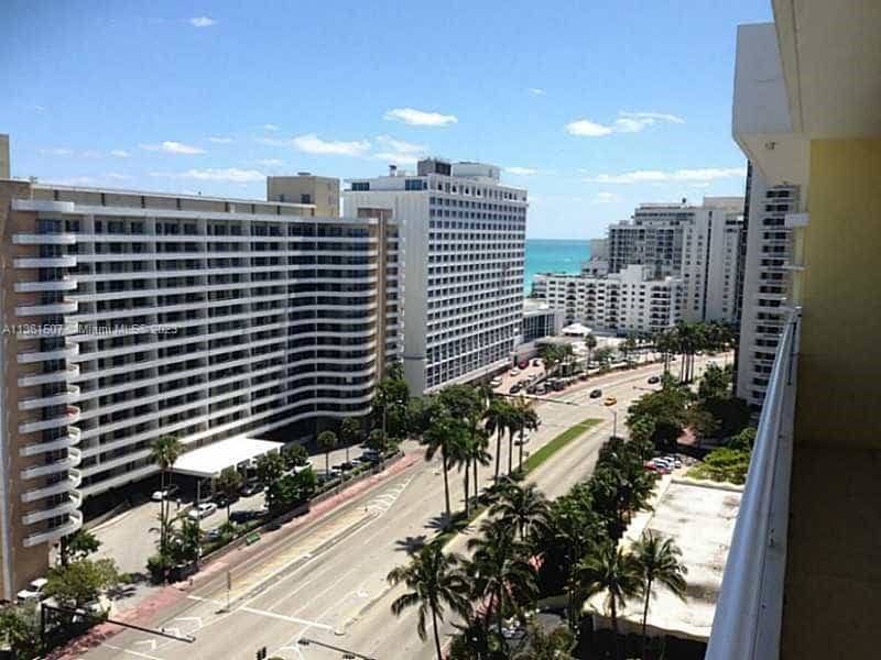 Condominium in Miami Beach, Florida 11636380