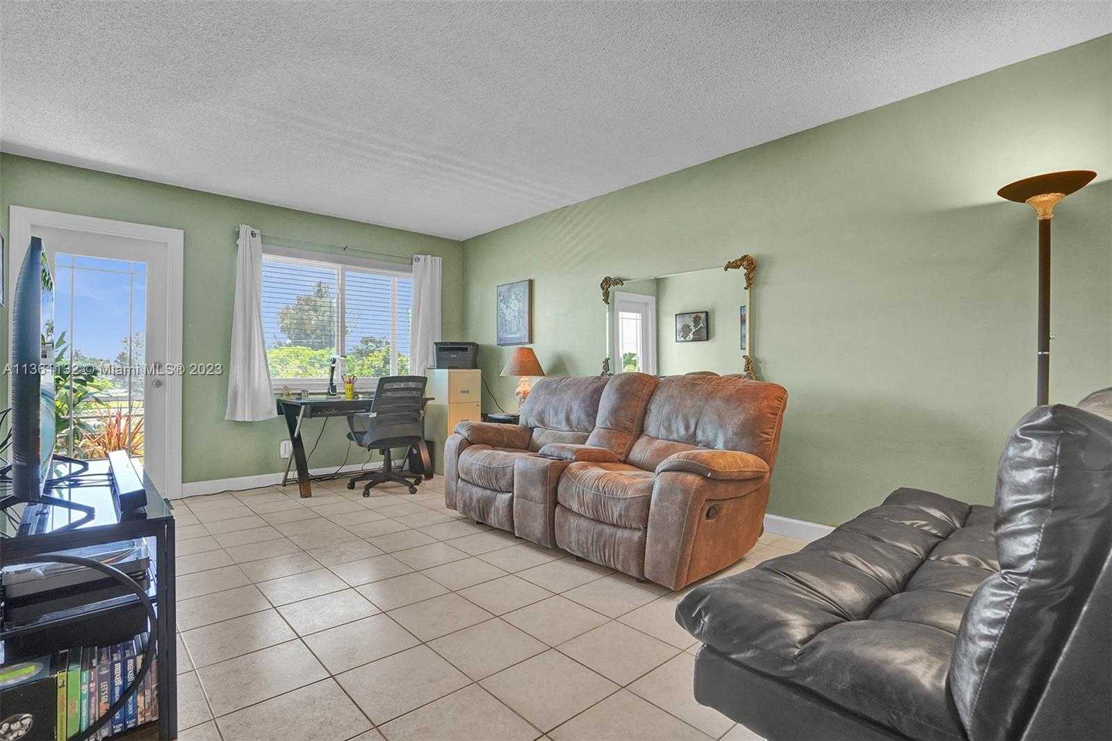 公寓 在 Breezeswept Park Estates, Florida 11636382