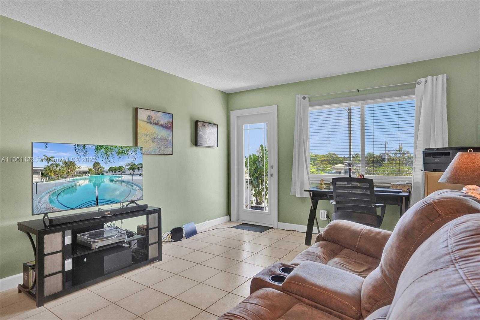 Condominium in Breezeswept Park Estates, Florida 11636382
