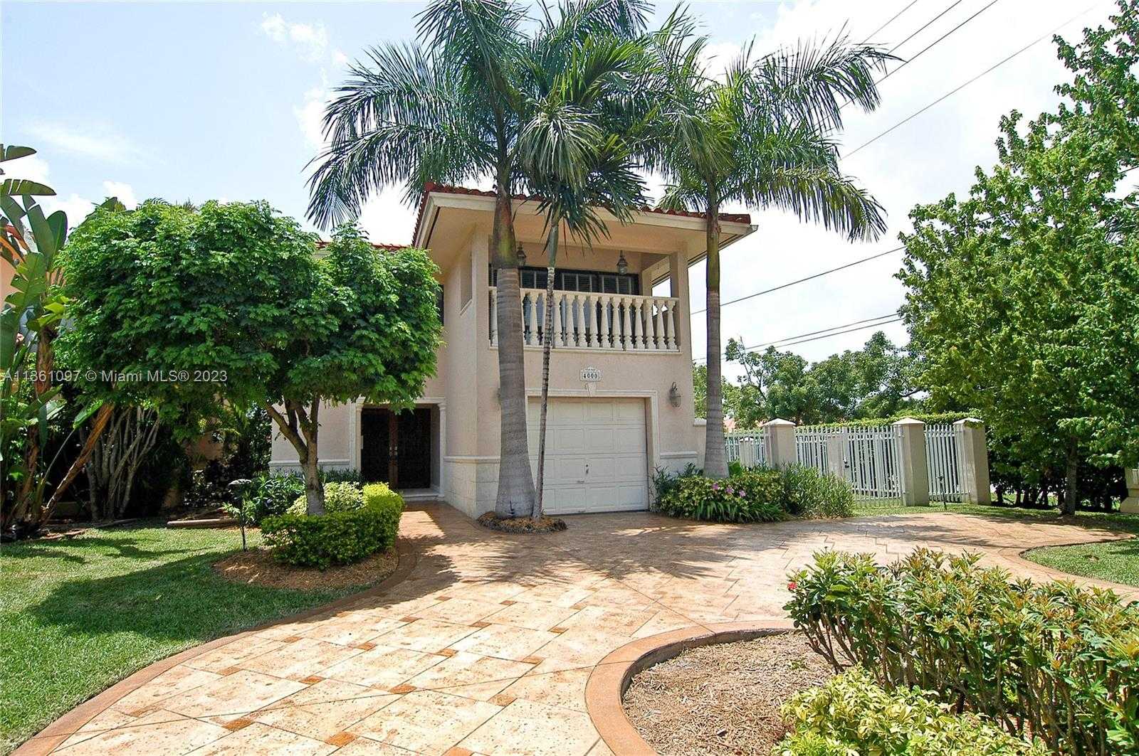 بيت في Coral Terrace, Florida 11636388