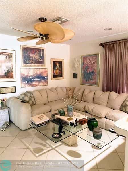 House in Boca Raton, Florida 11636395