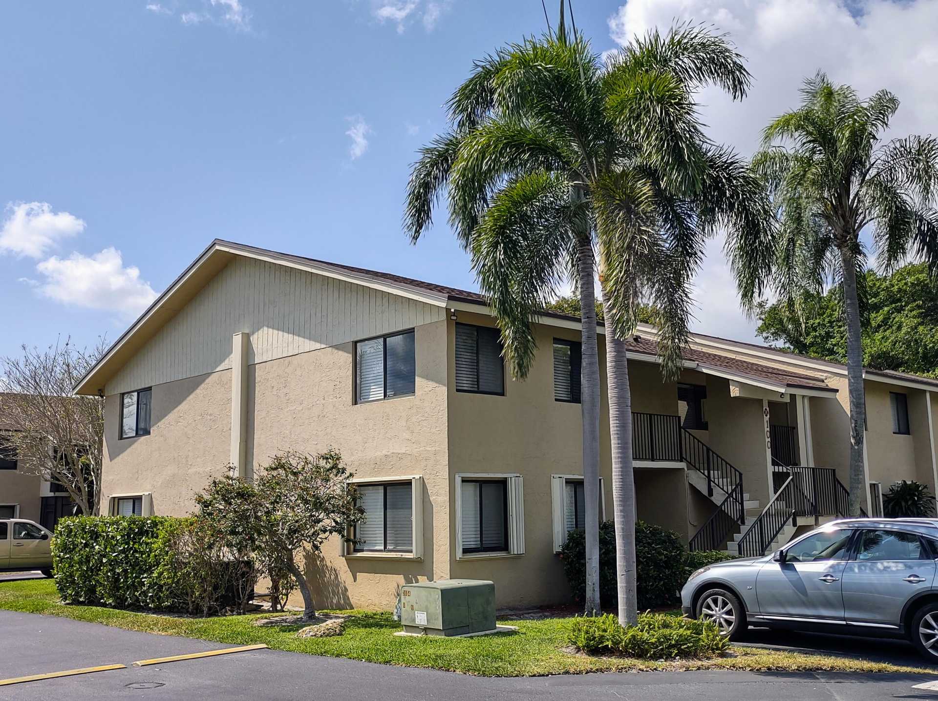 Condominium in Shorewood, Florida 11636397