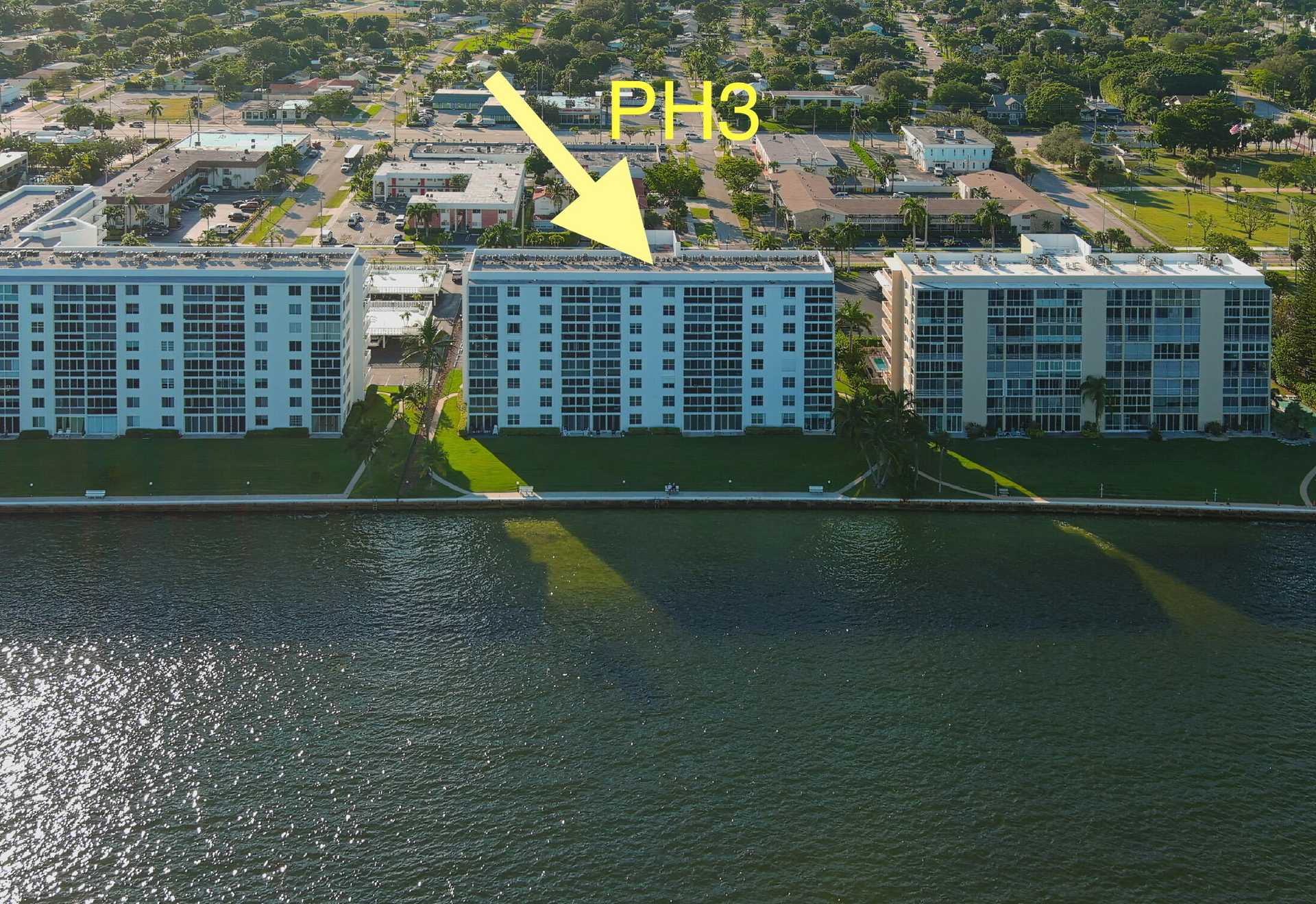 Condominium in Lake Park, Florida 11636437