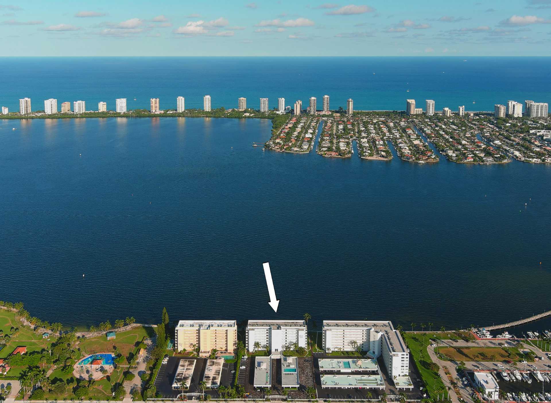 Condominium in Lake Park, Florida 11636437