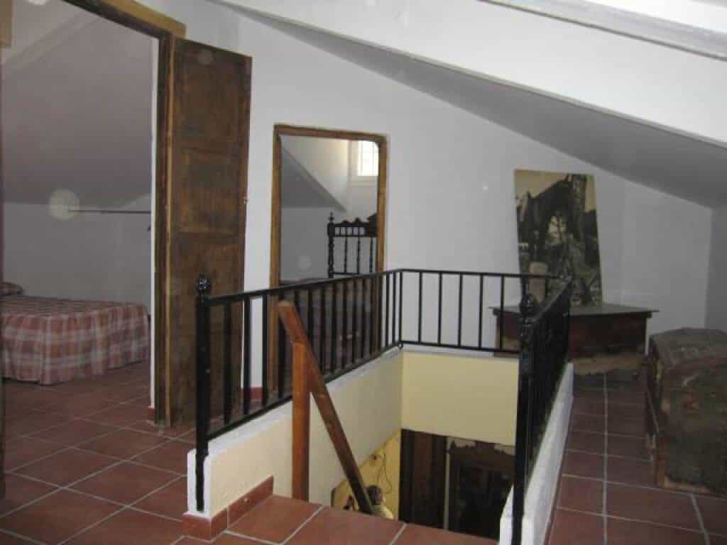 房子 在 Zahara de la Sierra, Andalucía 11637408
