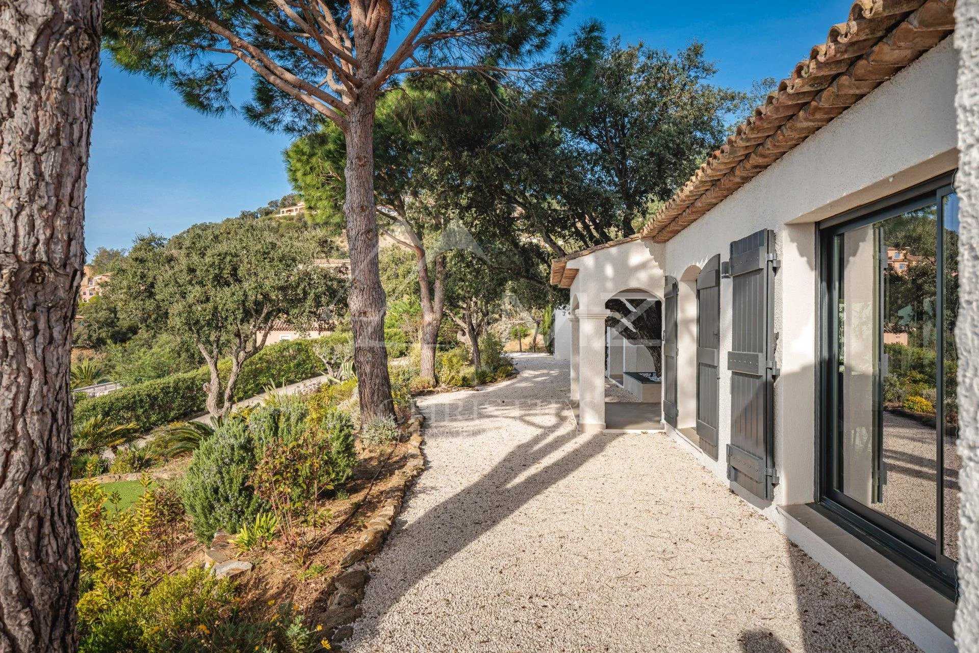 Rumah di Sainte-Maxime, Provence-Alpes-Cote d'Azur 11637449