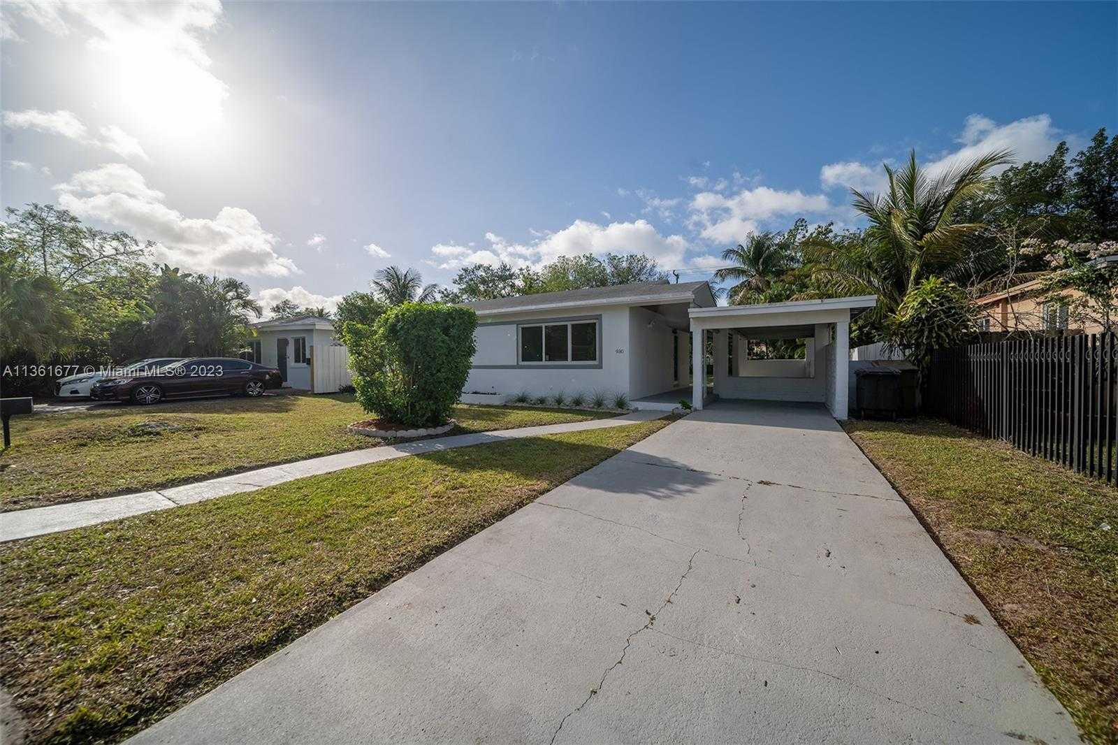 House in North Miami, Florida 11637496