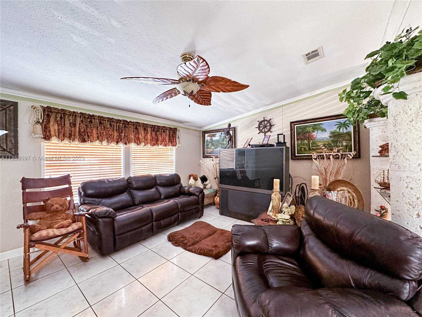 House in Leisure City, Florida 11637499