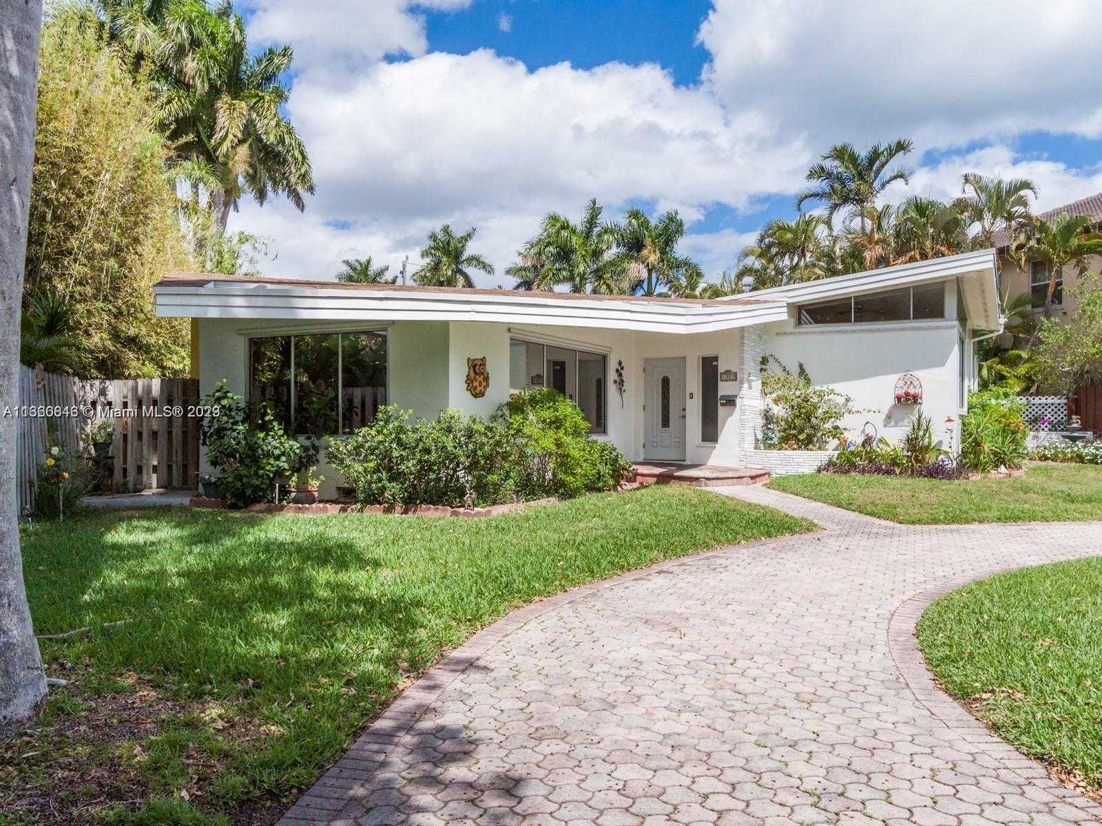 House in Hollywood, Florida 11637501