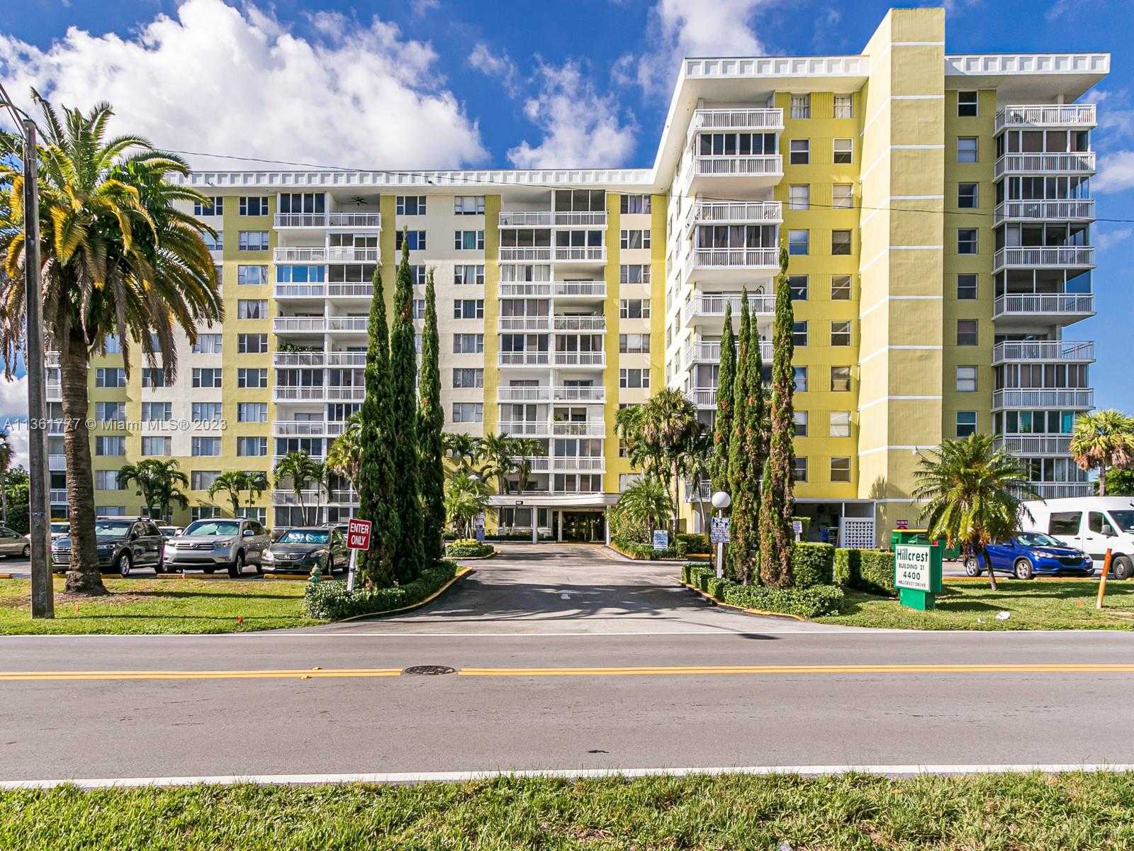 Condominium in Hollywood, Florida 11637503