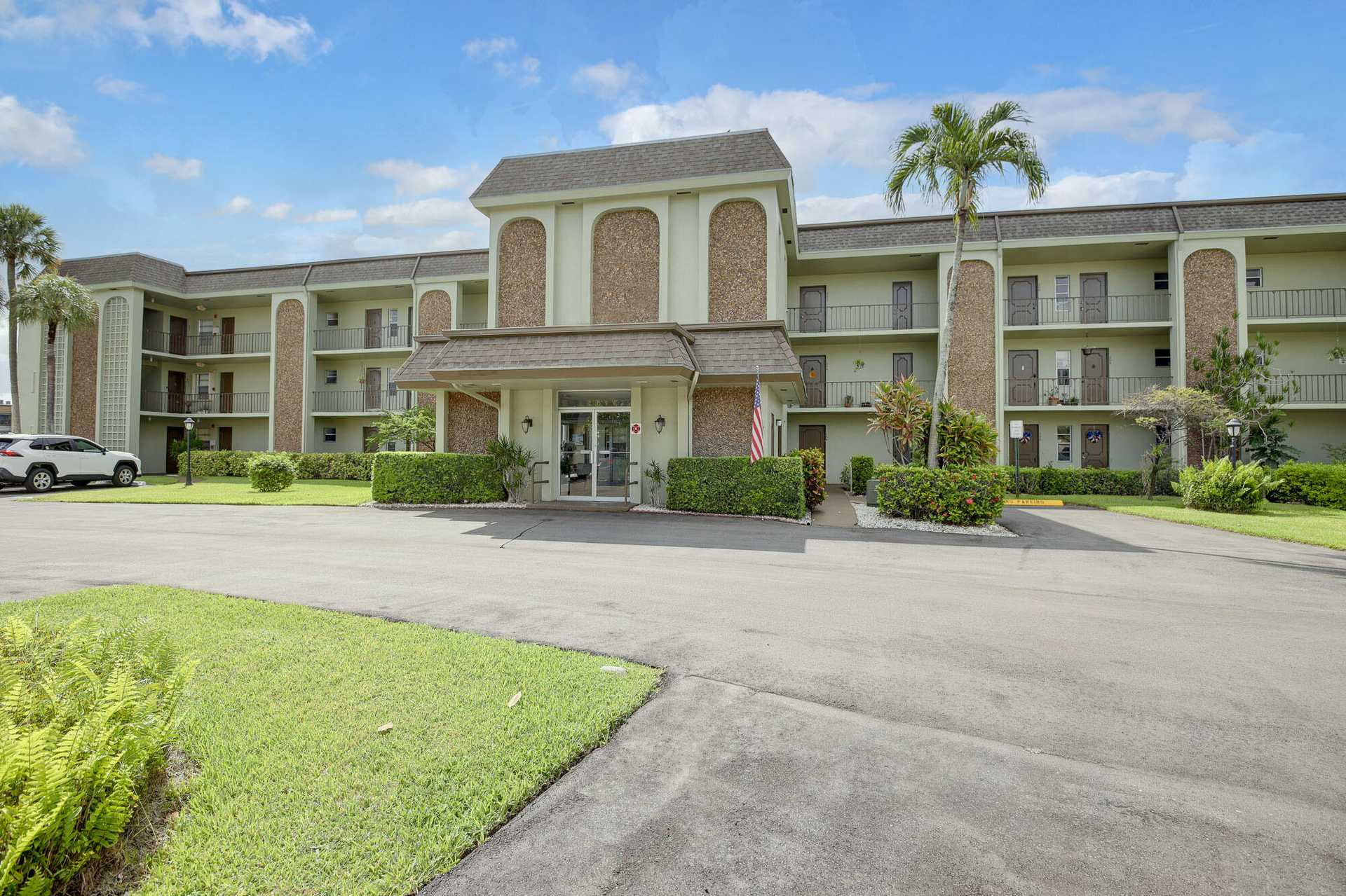 Condominium in Greenacres, Florida 11637530