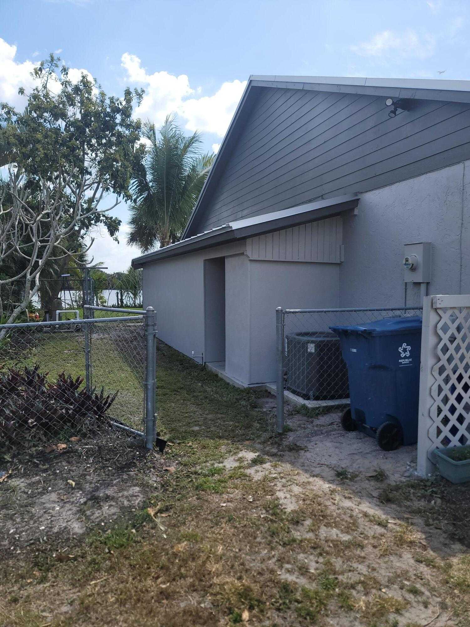 House in Royal Palm Beach, Florida 11637548