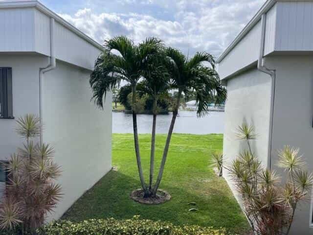 Condominium in Kings Point, Florida 11637561