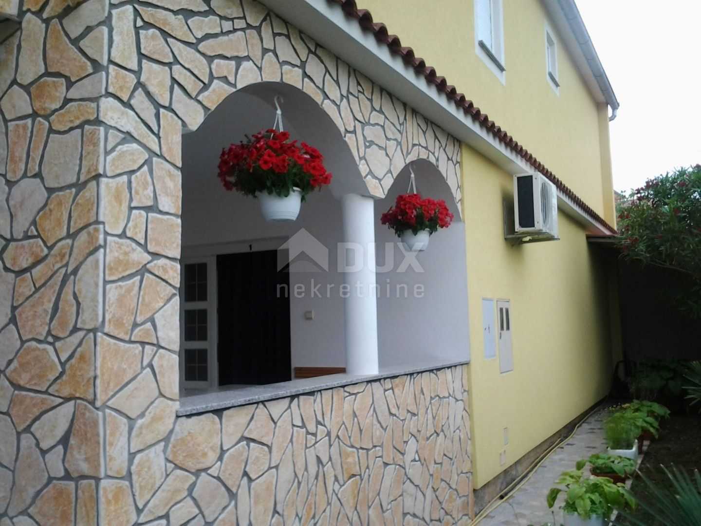房子 在 Šilo, Primorje-Gorski Kotar County 11637931