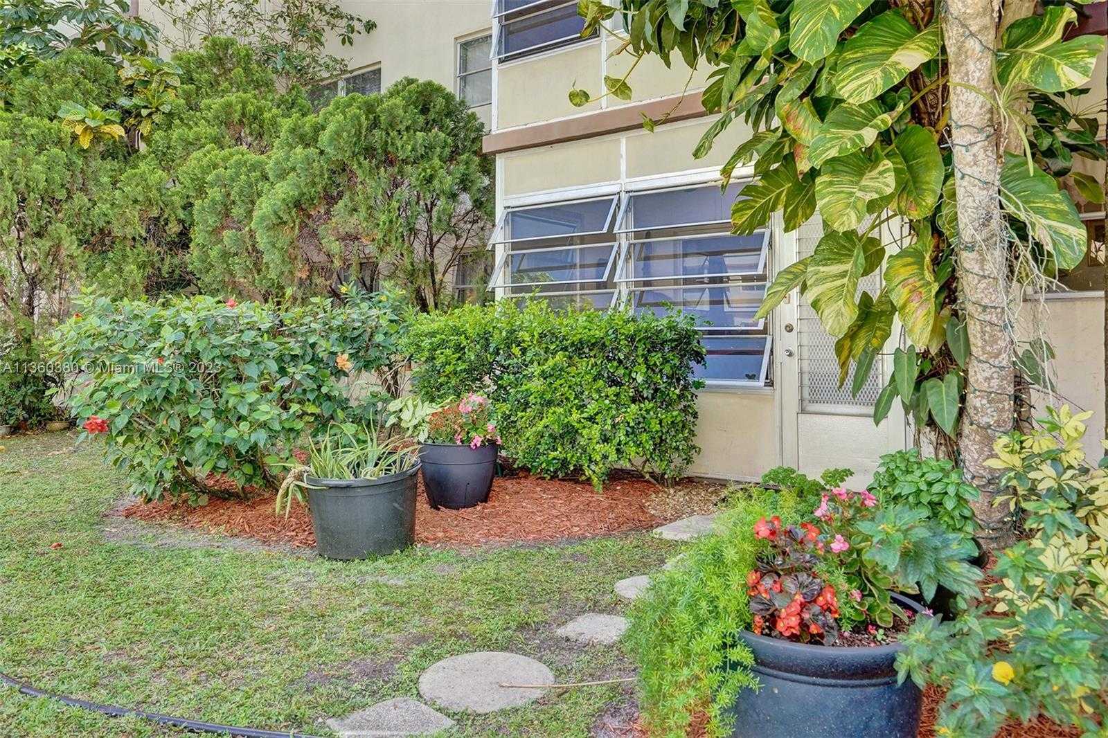 Condominium in East Gate Park, Florida 11638752