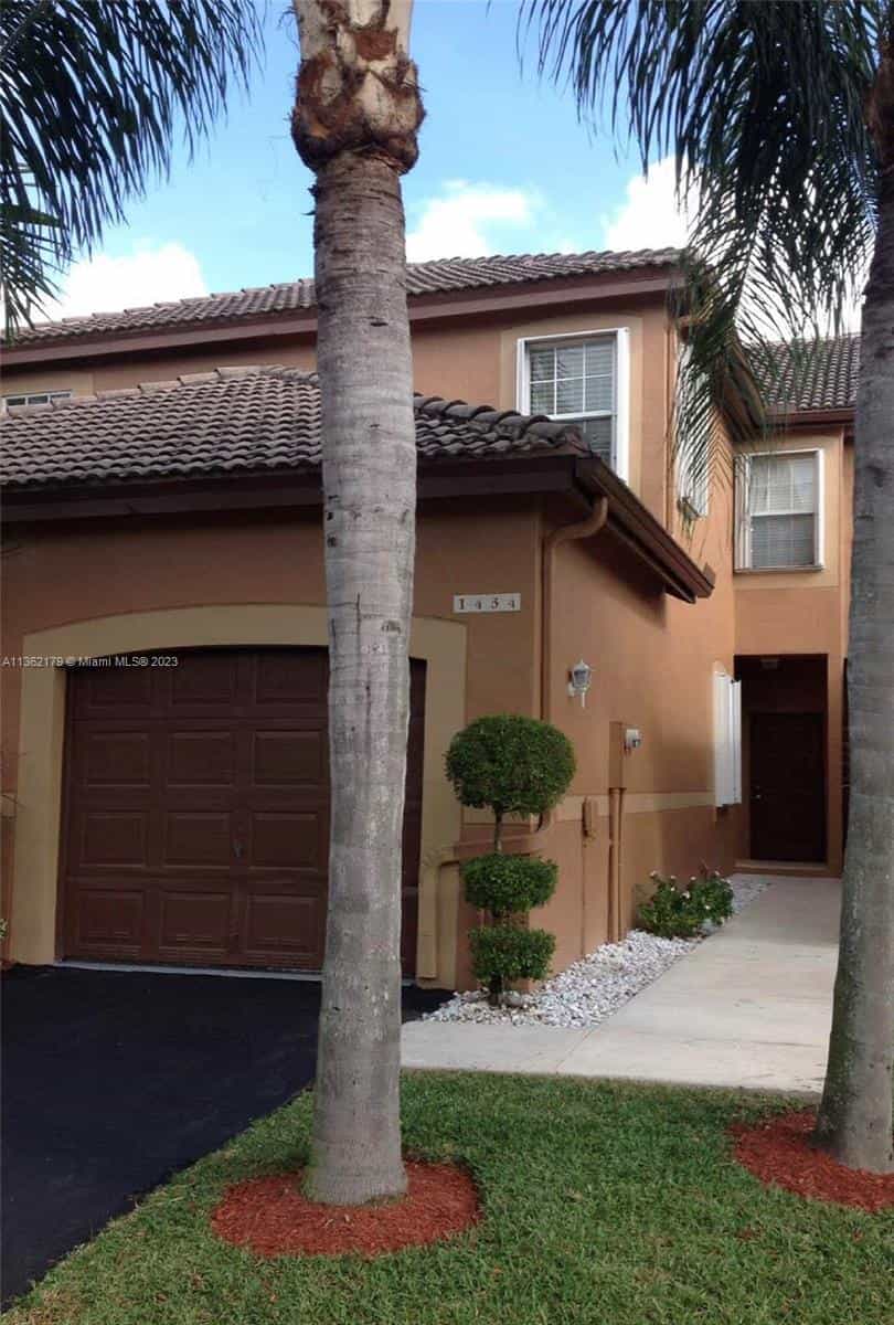 House in Weston, Florida 11638755