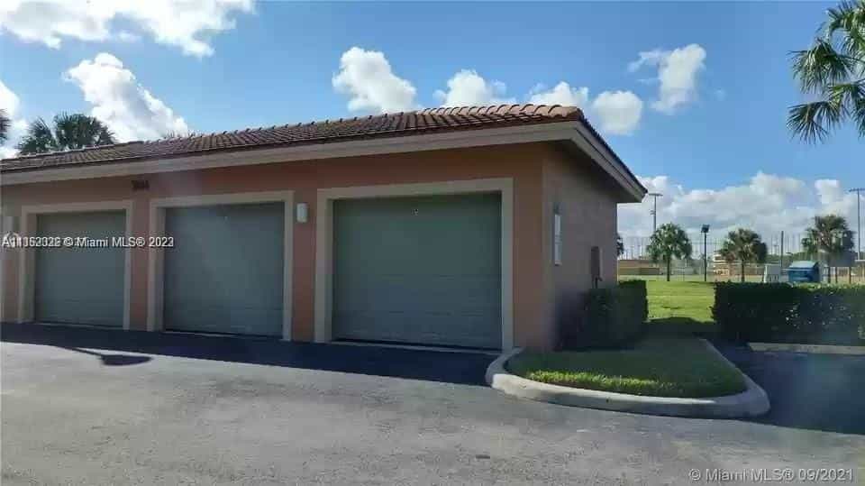 House in Tamarac, Florida 11638758