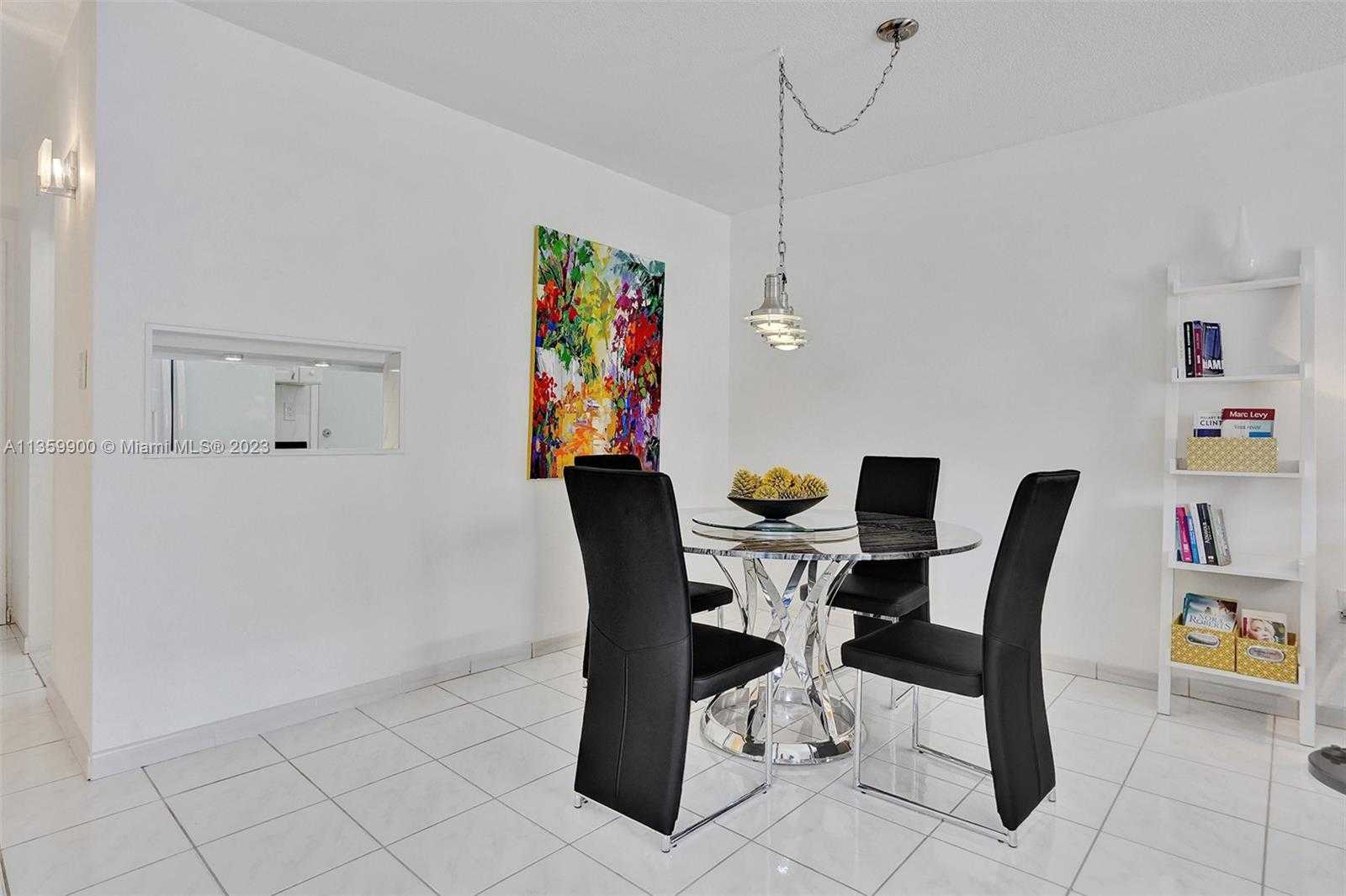 Condominium in Noord-Miami Beach, Florida 11638765