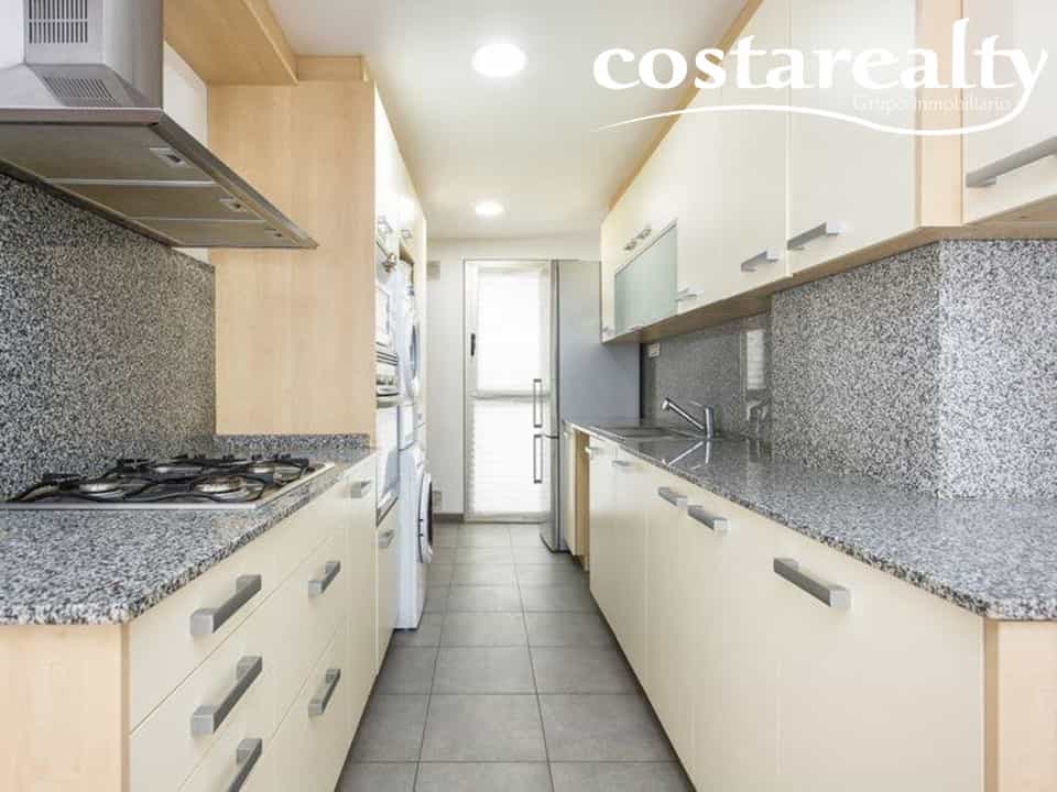 Condominium in Esplugas de Llobregat, Carrer del Mestre Joan Corrales 11639186