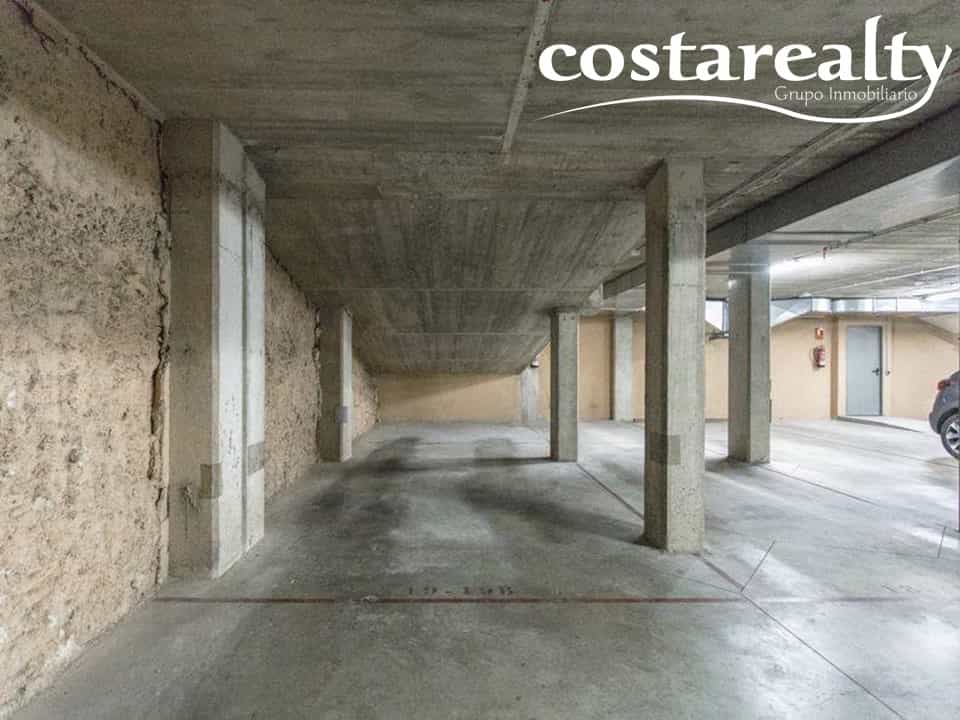 Condominio nel Esplugues de Llobregat, Carrer del Mestre Joan Corrales 11639186