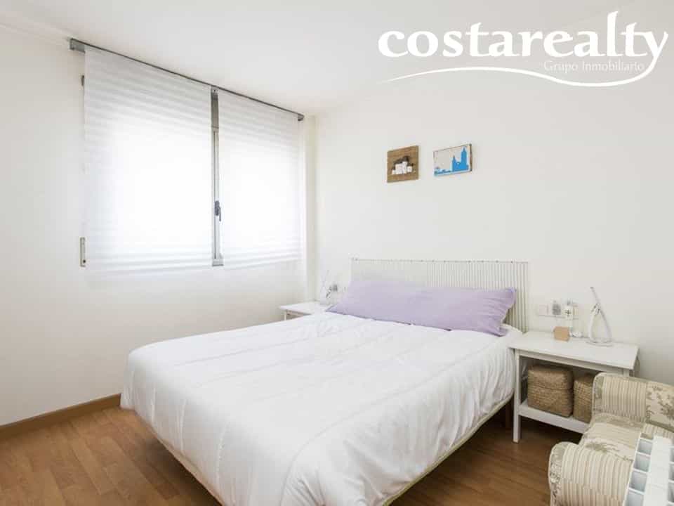 Condominium dans Esplugas de Llobregat, Carrer del Mestre Joan Corrales 11639186
