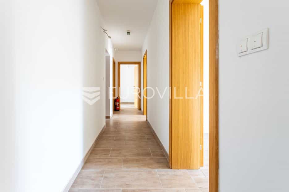 公寓 在 Pirovac, Šibensko-kninska županija 11639223