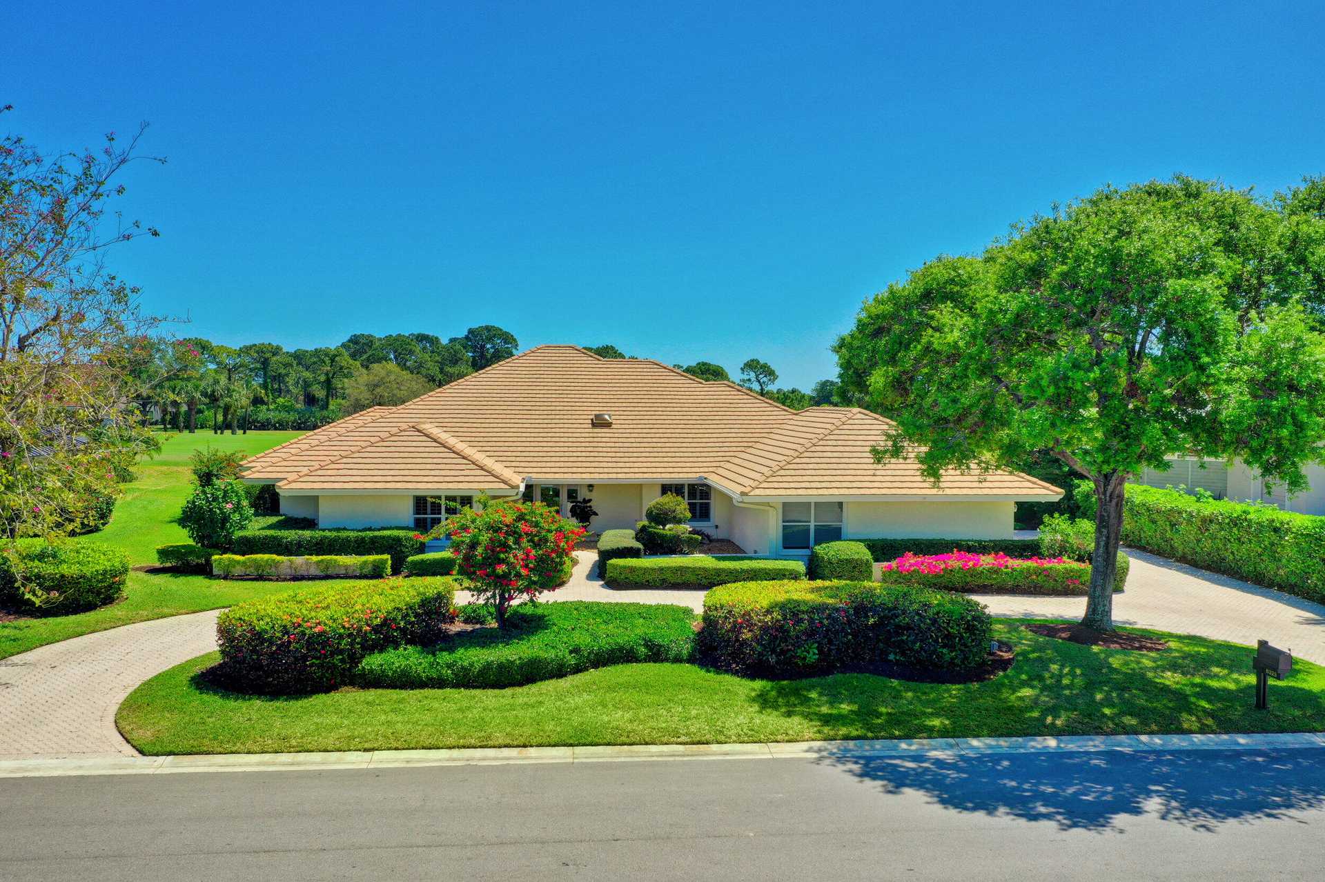House in Port Salerno, Florida 11639904