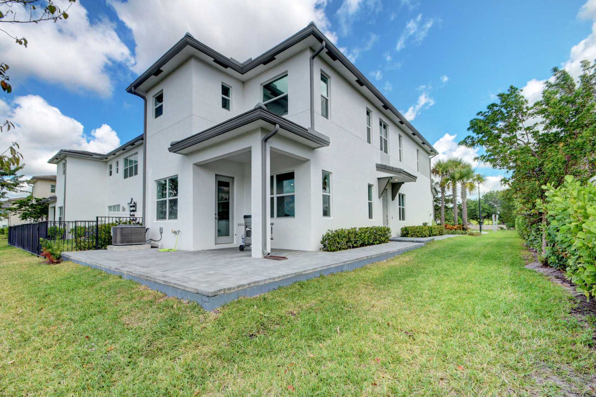 Будинок в Greenacres, Florida 11639916