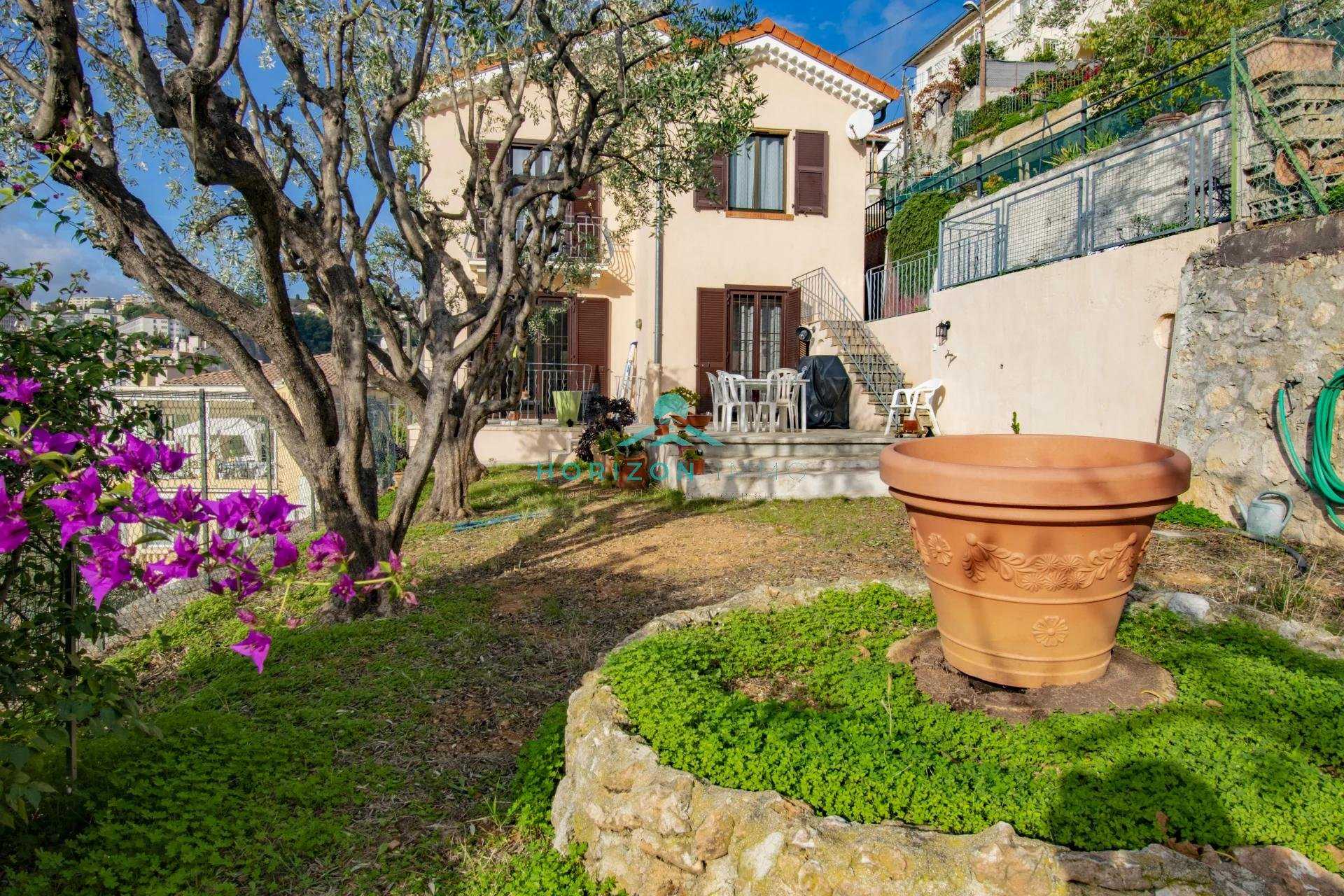 Plusieurs maisons dans Saint-André-de-la-Roche, Provence-Alpes-Côte d'Azur 11639943