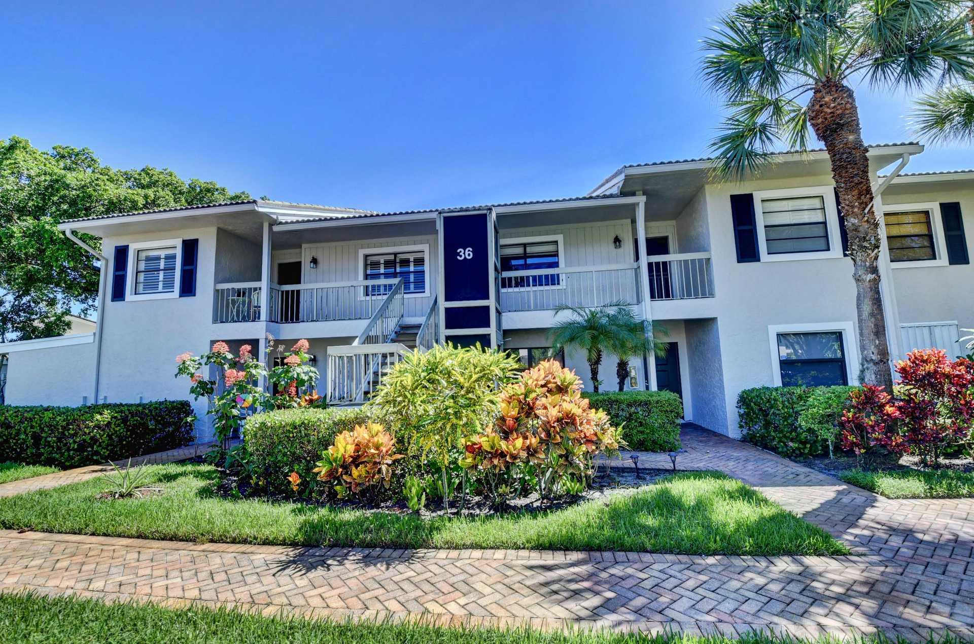 Condominium in Golf, Florida 11640001