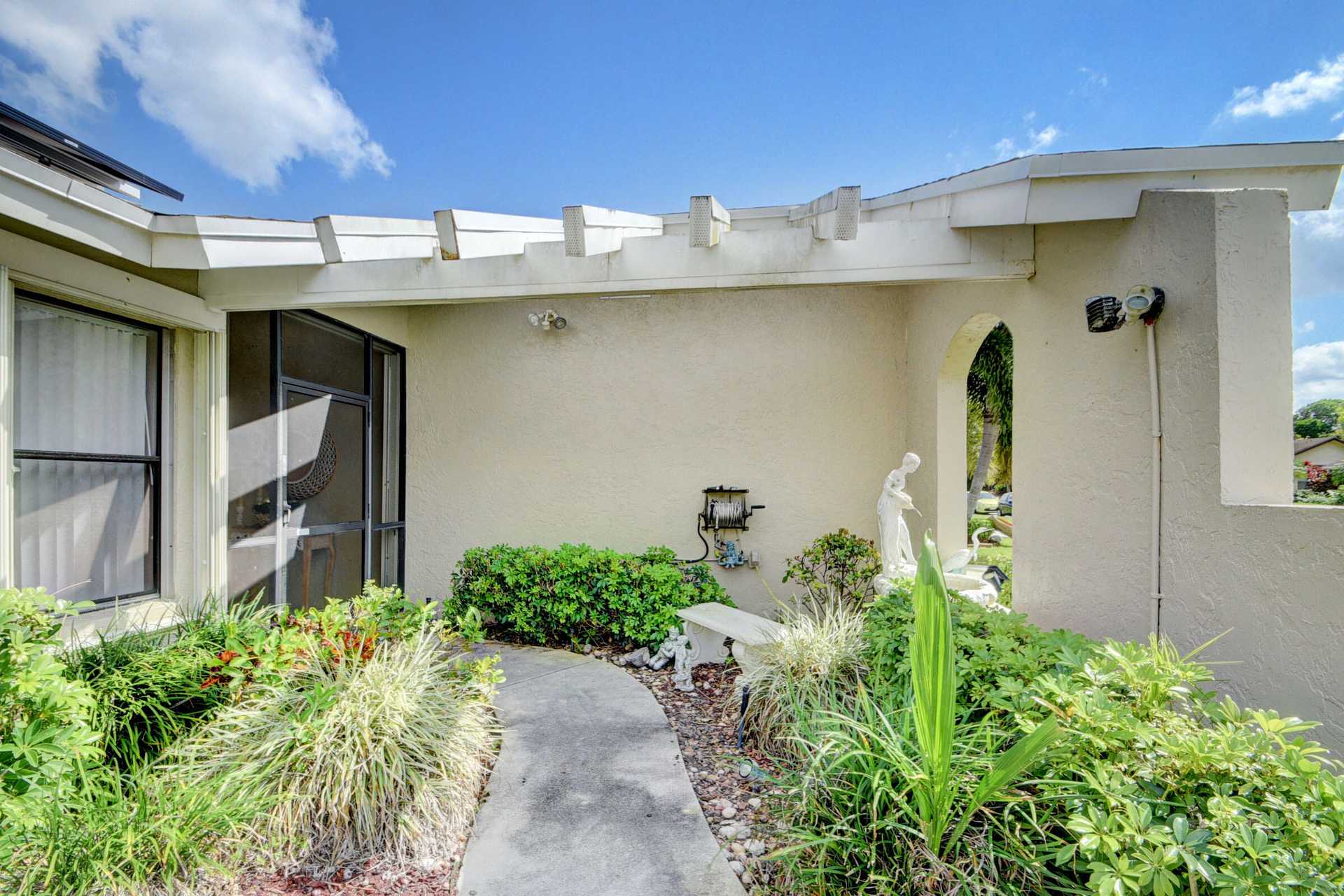 House in Royal Palm Beach, Florida 11640021