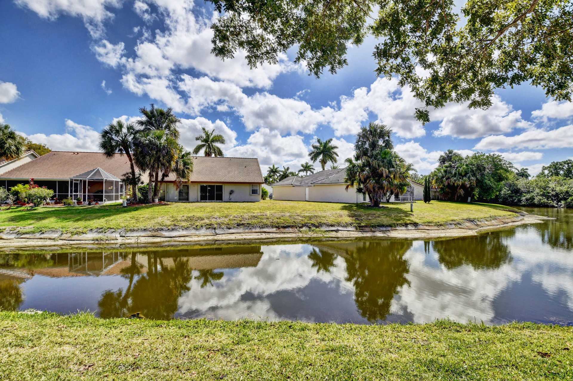 House in Mission Bay, Florida 11640039
