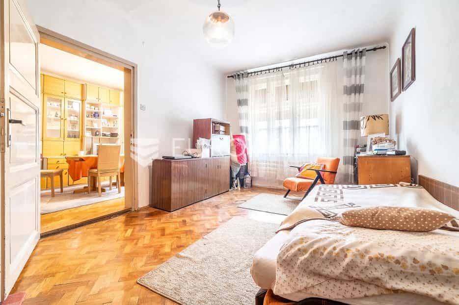公寓 在 Brinje, Licko-Senjska Zupanija 11640354