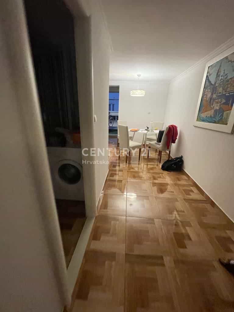 Condominium dans Strmen Dolac, Splitsko-Dalmatinska Zupanija 11640600