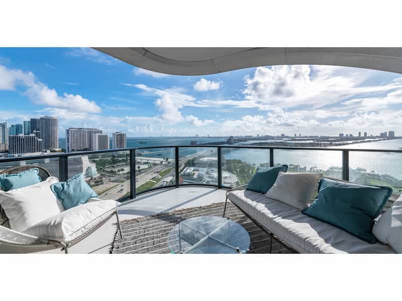 Condominium in Miami, Florida 11640991