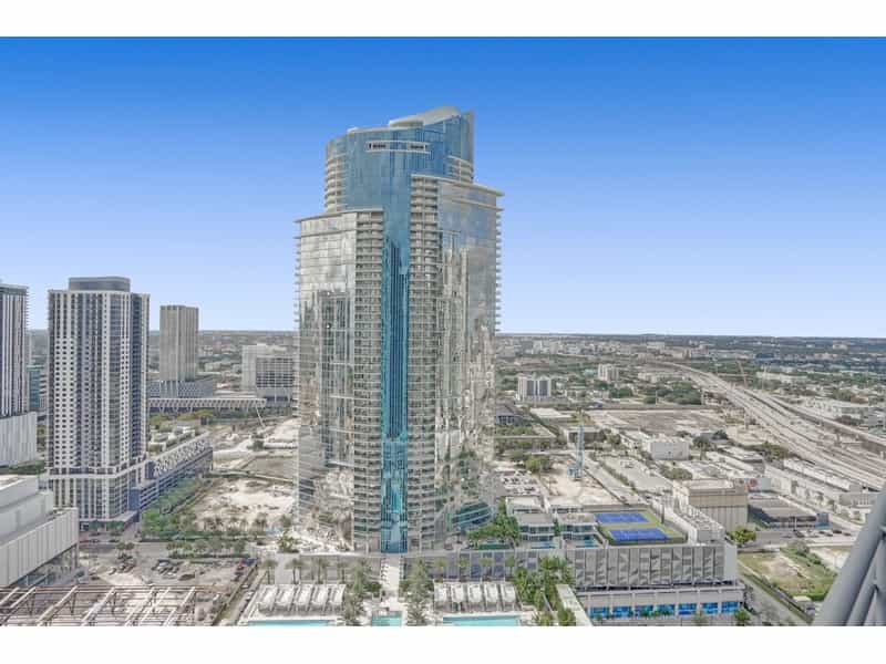 Condominium in Miami, Florida 11641003