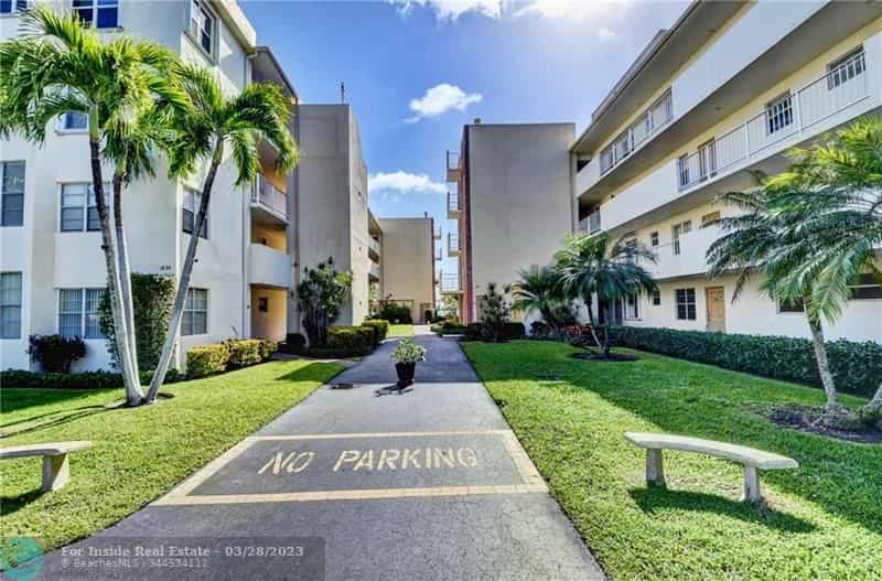 Condominium in Ocean Ridge, Florida 11641294