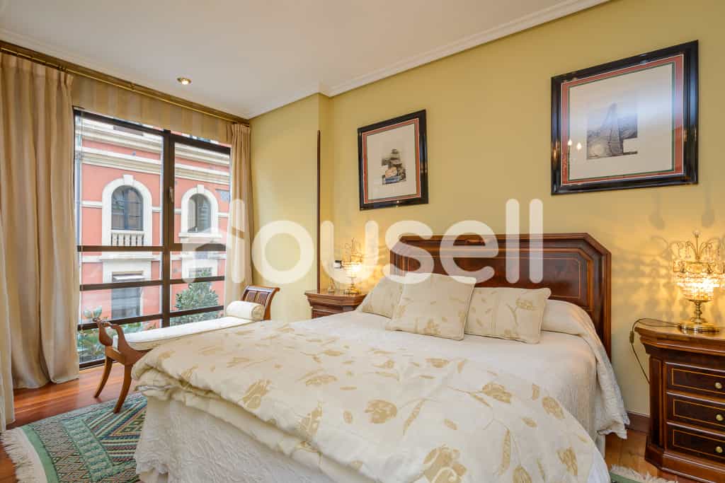 公寓 在 Oviedo, Principado de Asturias 11641391