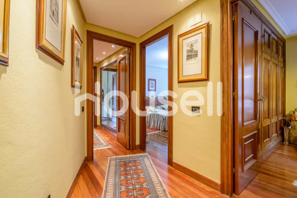 公寓 在 Oviedo, Principado de Asturias 11641391