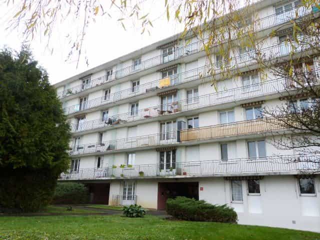 Condominium in Sainte-Radegonde-en-Touraine, Centre-Val de Loire 11641457