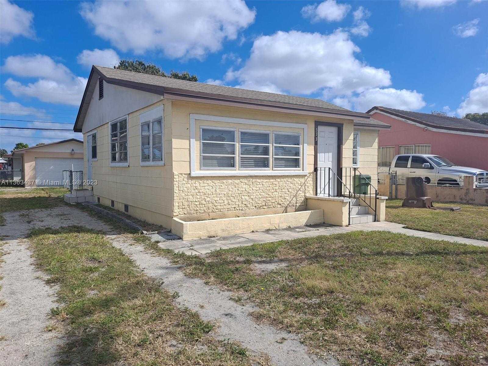 House in Sun-Tan Village, Florida 11641471