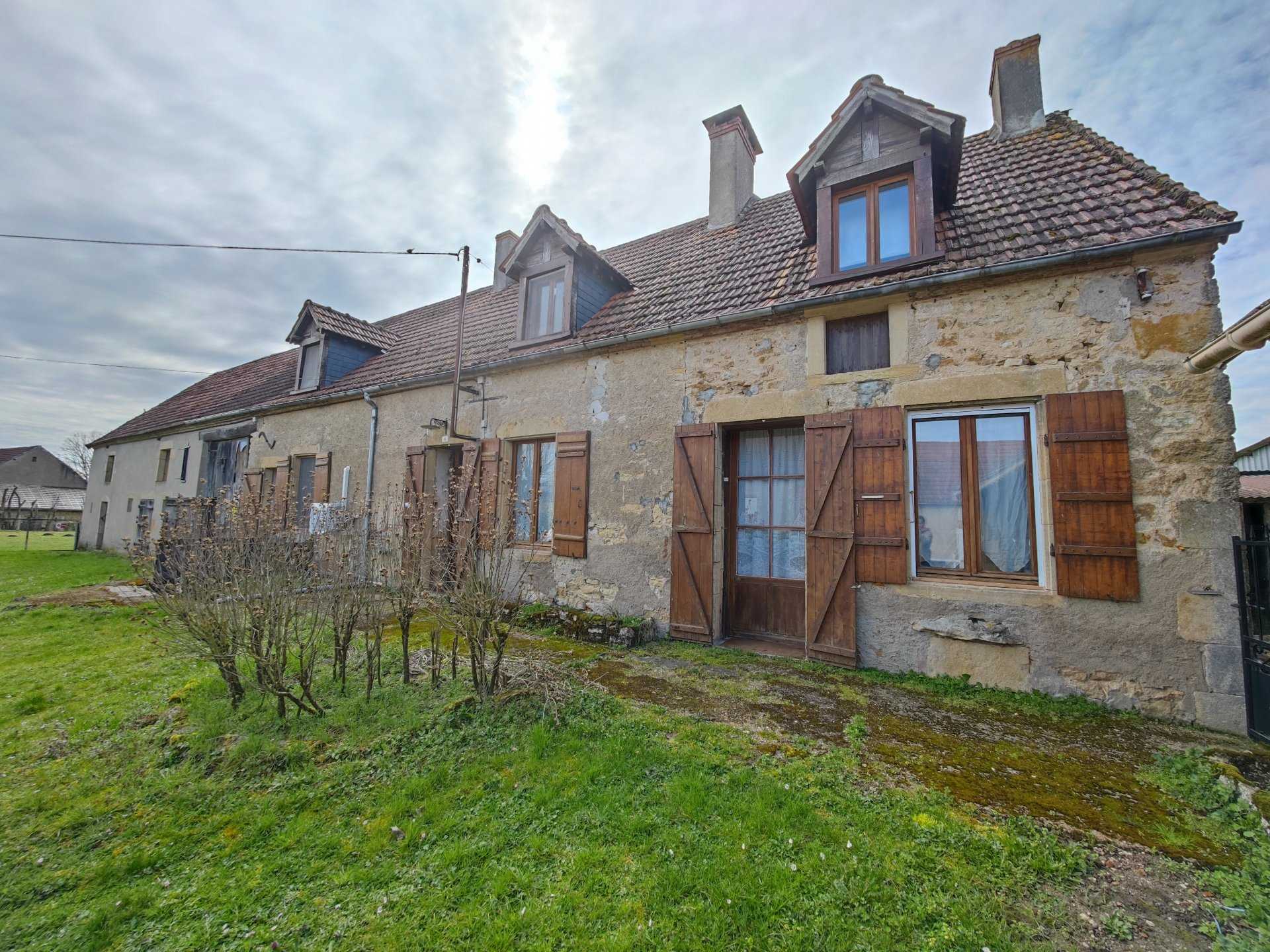 Hus i Montaron, Bourgogne-Franche-Comte 11641501