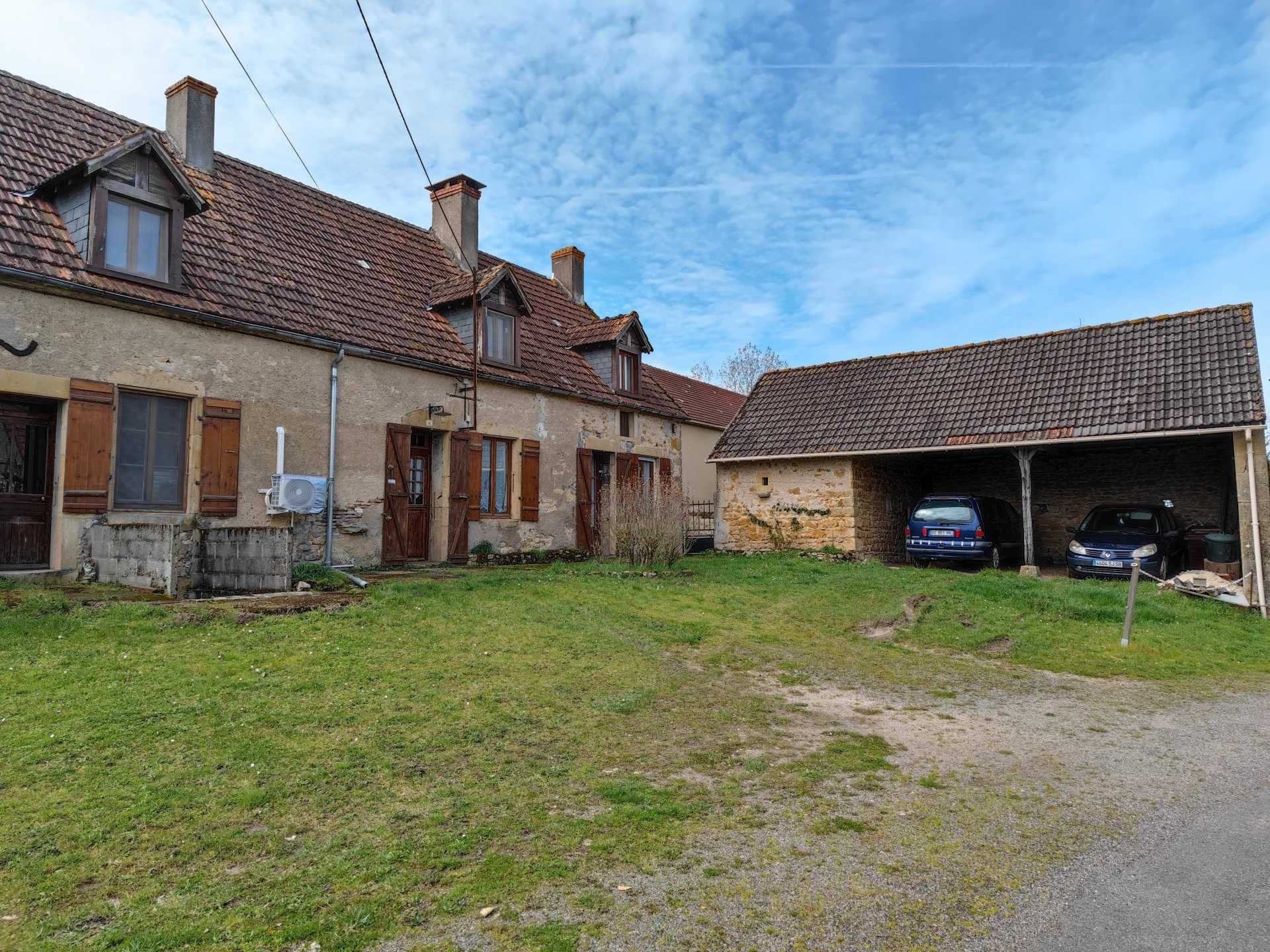 Hus i Montaron, Bourgogne-Franche-Comte 11641501