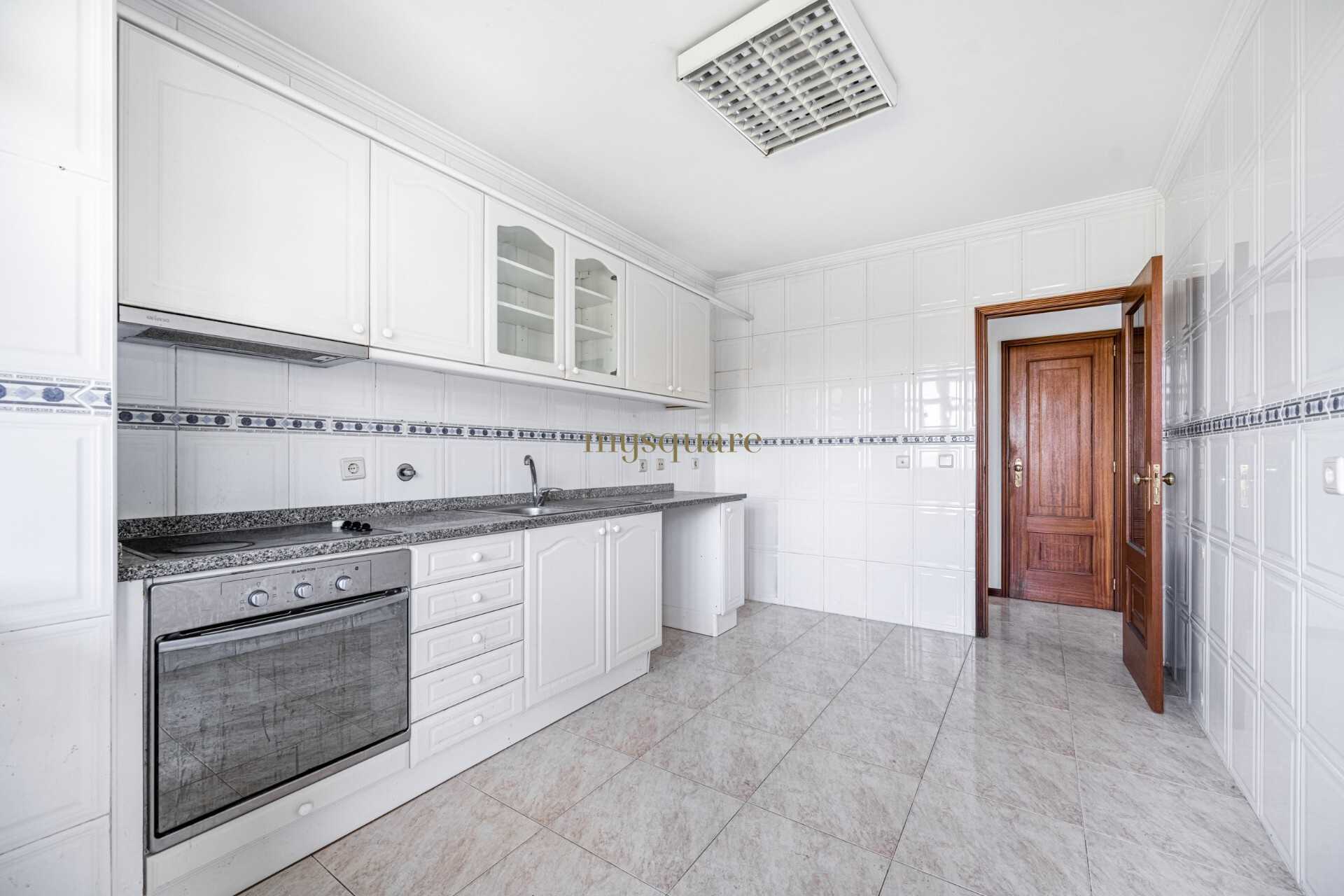 Condominium in Penoucos, Porto 11642640