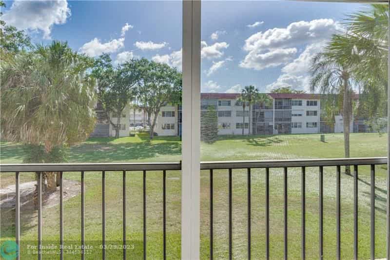Residentieel in Pembroke Pines, Florida 11642991