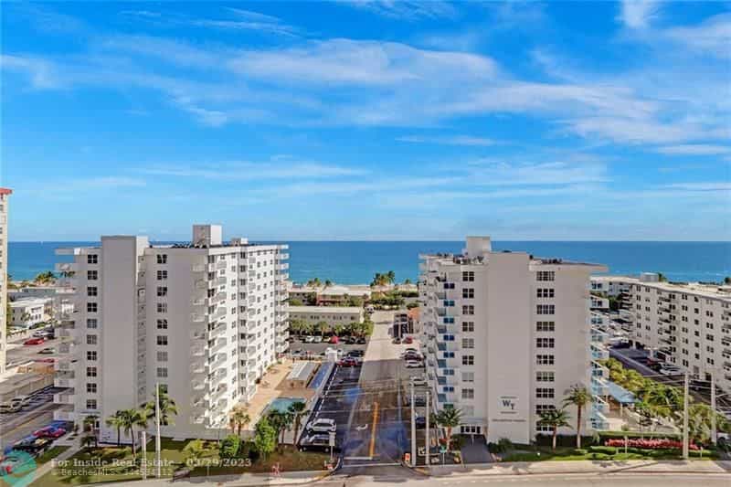 Condominium in Hollywood, Florida 11642993