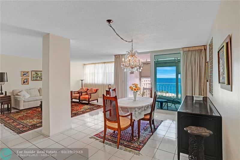 公寓 在 贝弗利海滩, 佛罗里达 11642993