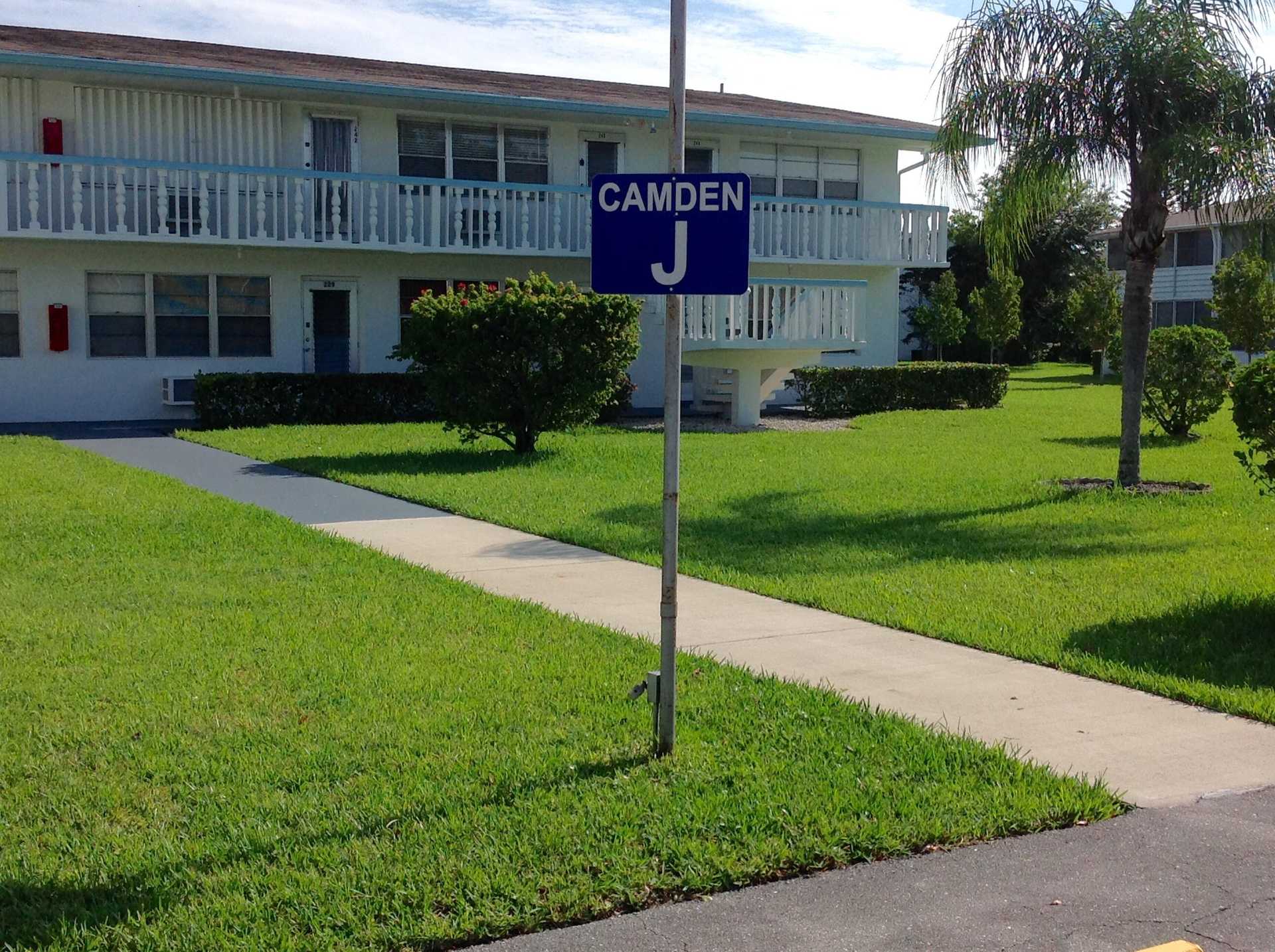 House in Century Village, Florida 11642999