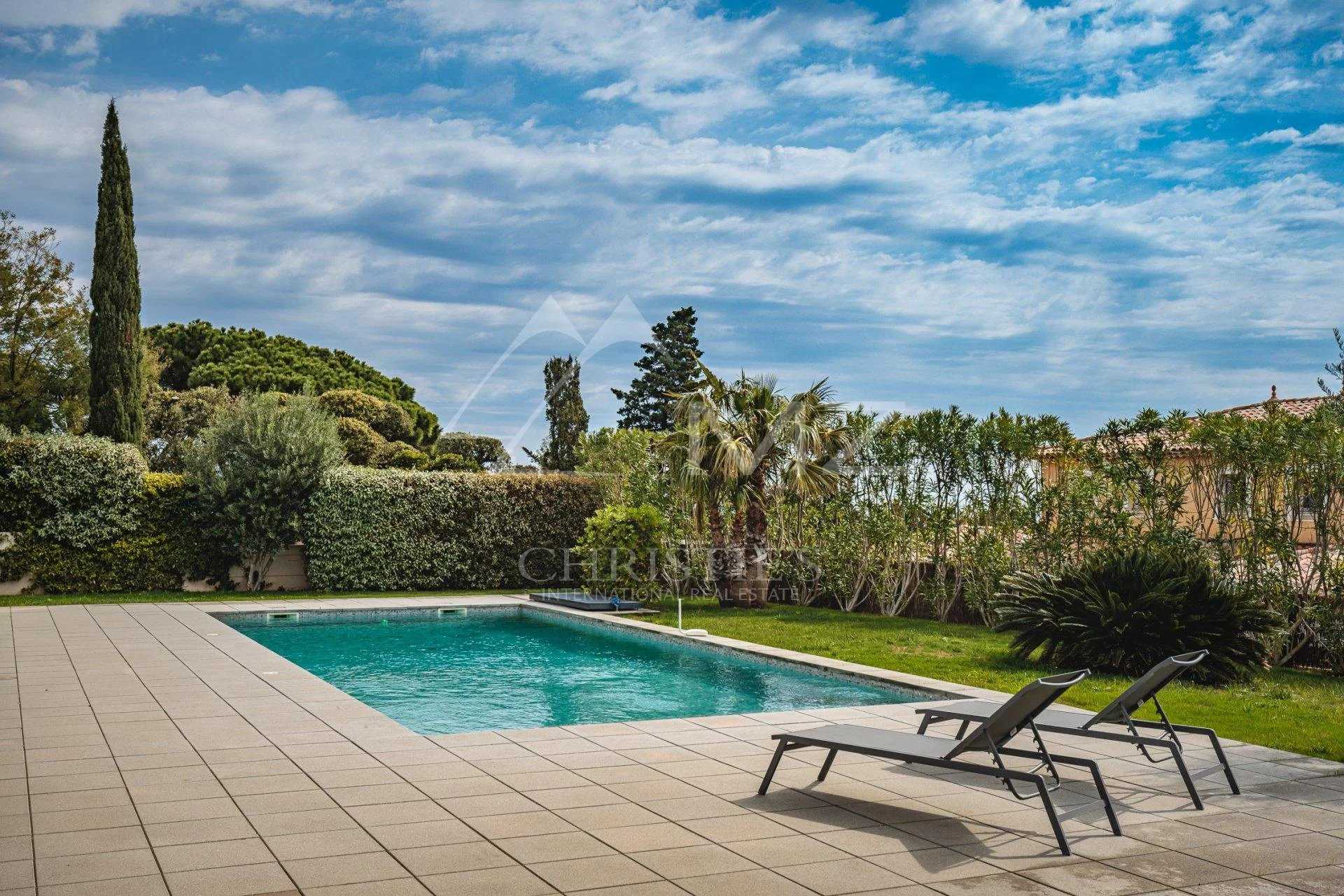 Huis in Sint-Aygulf, Provence-Alpes-Côte d'Azur 11643004